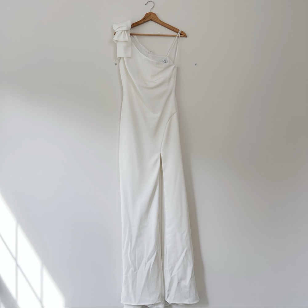 NEW Mac Duggal Women’s Leena White Bow-Shoulder Jersey Sheath Gown - Picture 3 of 16
